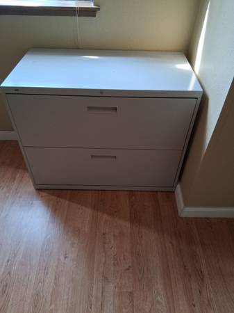 Hon locking lateral  file cabinet 1