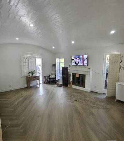 Discounted Mid Wilshire Fixer!!! 1