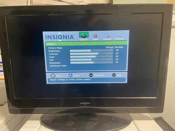 Insignia 32” Screen LCD TV Flat Panel HDTV Television Set With Remote 1