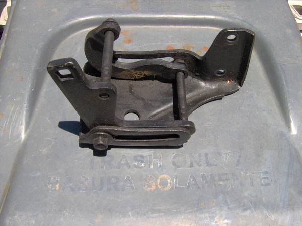 1989 corvette lower air pump bracket 1