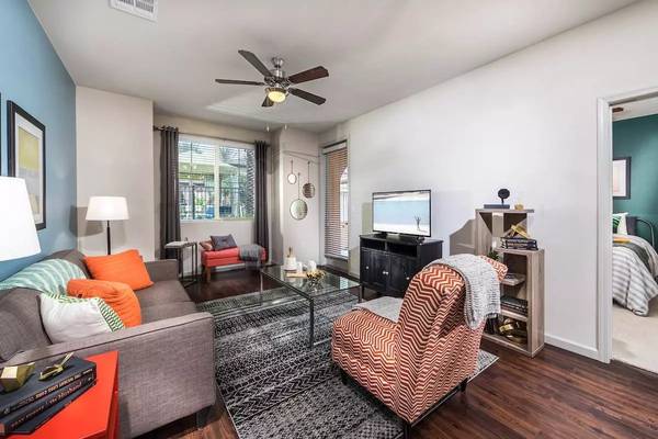 $2,623 / 1br - 738ft2 - For the best location in Camarillo, look no further! (Camarillo)63800428446721123