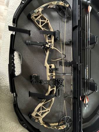 Compound bow bear adapt hunting public model 1