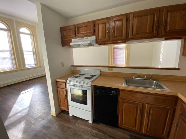 $1,620 / 1br - 426ft2 - RENT SPECIAL: $500 OFF! Parking and Heat included!!! (Manchester, NH)63932188567555124