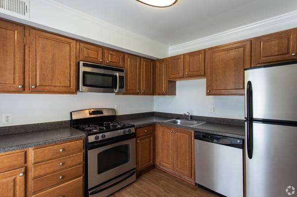 $2,140 / 2br - 1110ft2 - Hardwood Floors, Business Center, Ceiling Fans (7 Prism Pl, Gaithersburg, MD)63896035609730122