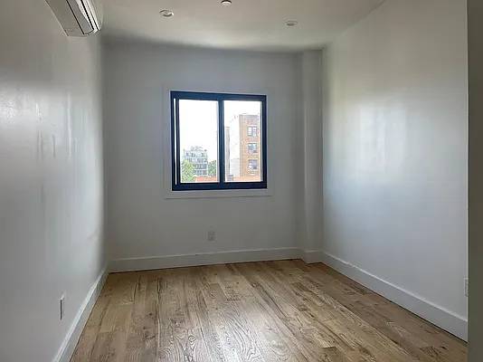 $1,100 / 1br - QUEEN SIZED ROOMS, BALCONY OPTION, LAUNDRY, ROOF ACCESS TOP FLOOR ROOM (Flatbush)63912045322882123