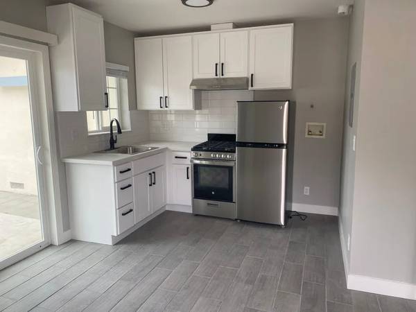 $860 / 1br - NICE 1bd/1bth attached 1-car garage house Close to Gilroy High School (7111 Rosanna St #B Gilroy, CA)63813716100097123