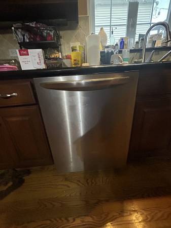 FRIGIDAIRE GALLERY 3 TRAY STAINLESS STEEL DISHWASHER 1