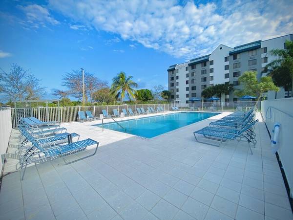 $1,550 / 1br - 550ft2 - 1 Bed 1 Bath, NO HOA, Ready NOW, 1st and security Move in cost (West Palm Beach)64049278925058120