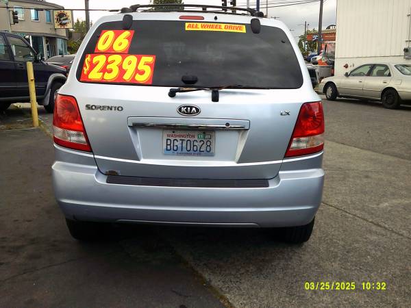 2006 KIA SORENTO LX 4-WHEEL-DRIVE IMPRESSIVE - $2,395 (Seattle/Lake City)63623203527169124