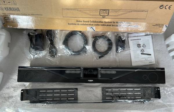 Sistemas de colaboración de sonido y video YAMAHA CS-700 con cámara incorporada - $79 (Ridgewood 11385 Queens)63471466648963121