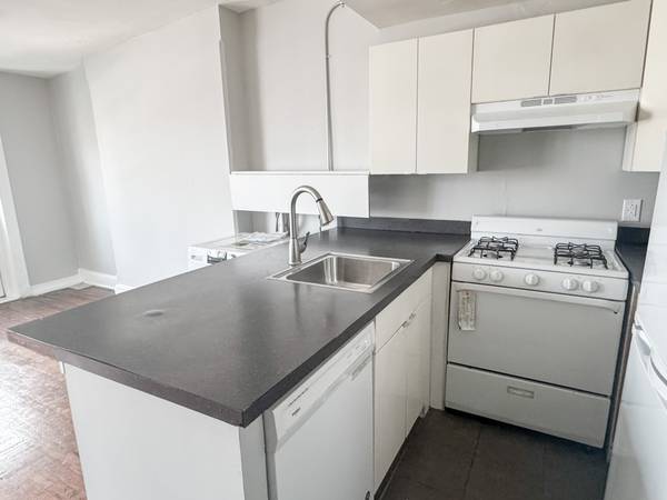 $1,995 / 2hab - Ático de 2hab/1baño con lavandería en 2125 Walnut St! (Rittenhouse Square)63666799441027121