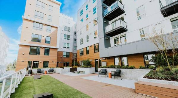 $2,300 / 1br - 666ft2 - Modern, new building offering 8 weeks free + $1,000 off move-in costs! (Shoreline)63929303904899121