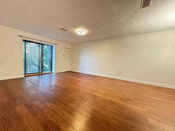 $2,800 / 1040ft2 - Quincy Center Condo rental63839295539715121