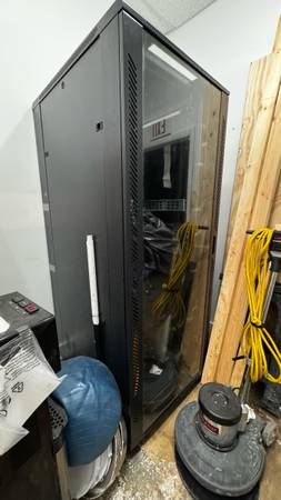 Server Rack 42U Good Condition 1
