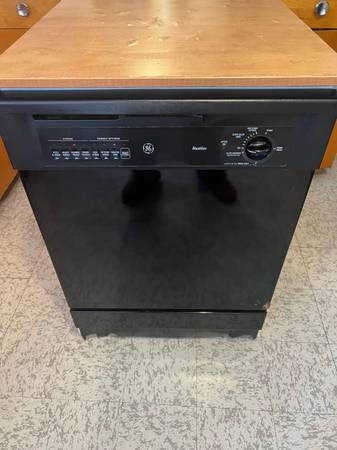 Portable dishwasher on wheels 1