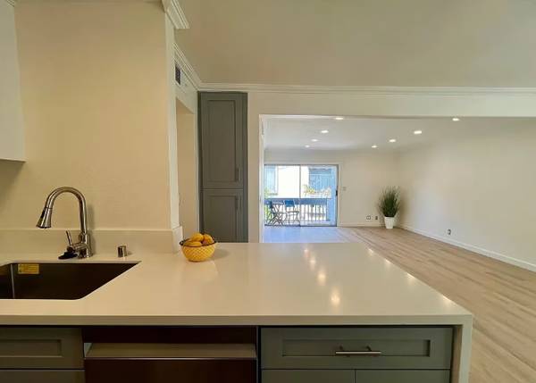 $1,320 / 3br - Espacio de vida cómodo (Los Angeles, CA)63701092394881120