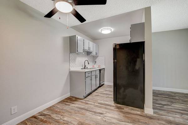 $1,270 / 2br - 648ft2 - -***September Special Offers! - 1 bed at $970 and 2 bed at $1,270* (4600 Sirius Ave, Las Vegas, NV)63859498889729122