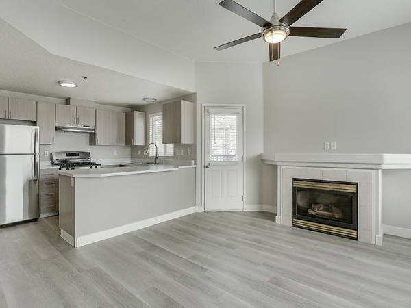 $1,625 / 2br - 930ft2 - Charming Apartments, Pet Friendly, On-Site Management (1319 SE Ellsworth Rd, Vancouver, WA, 98664)64039059426819120