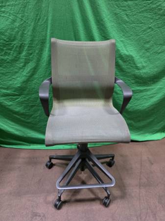 Herman Miller Setu Stool 1