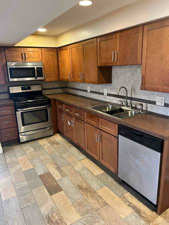 $1100.00 / 1br - 900ft2 - Nice 1Br close to metro parks and Kamms Corner63924296748931122