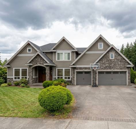 Bright 2-Bedroom Ground-Level Suite for Rent in Surrey Fraser Heights 1
