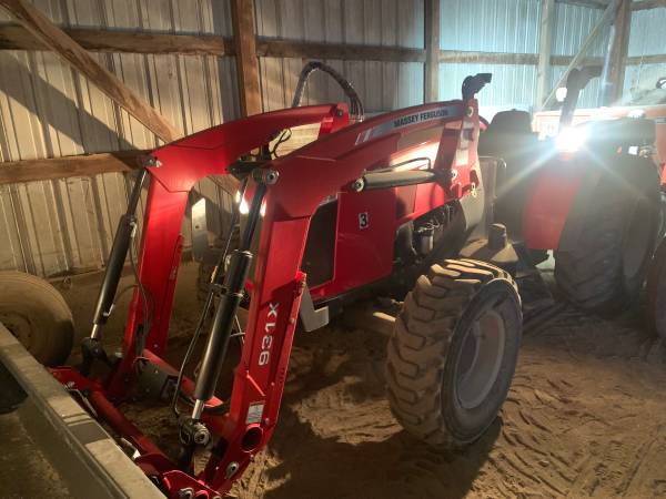 Massey Ferguson 4710 w loader 1