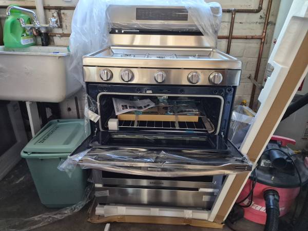 Gas range/oven 1