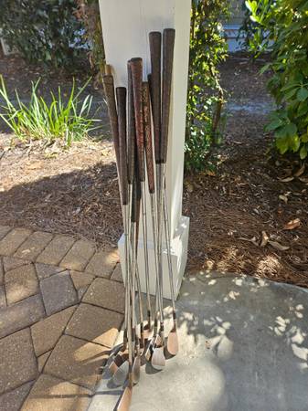 Older golf clubs for decoration 1