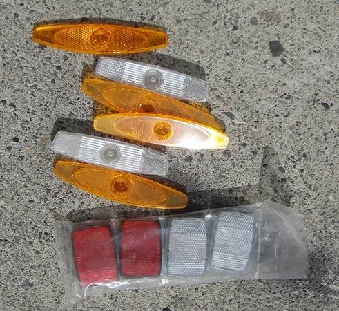 ASSORTED SET OF BIKE REFLECTORS 1