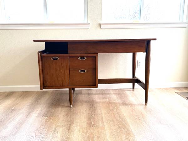 Mainline by Hooker Mid Century Single Sided Floating Display Desk 1