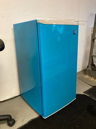 RCA Mini Fridge ~ Used But Working. 1