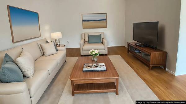 Small Deposit/HUGE Duplex/1 Month FREE/Yard/Garage/Fireplace 1