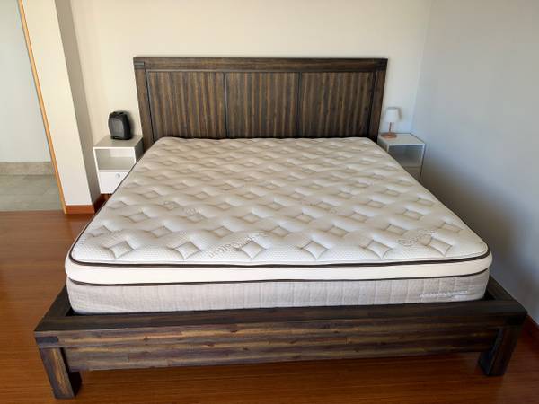 King Bed Bundle: Modus Solid Wood Frame + Nest Owl Latex Mattress 1