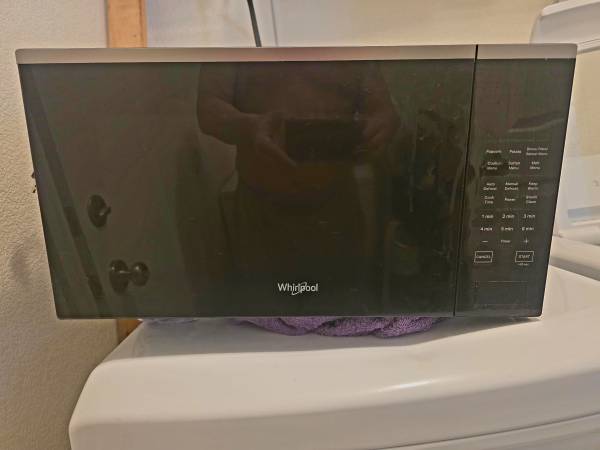Whirlpool microwave 30 in wide 1