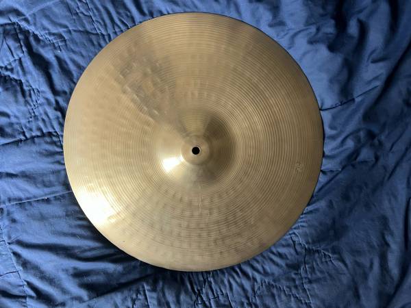 Vintage Ufip medium thin crash cymbal 1