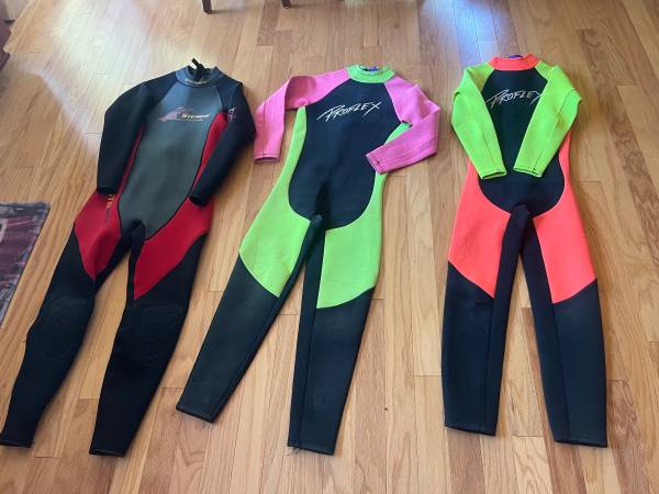 1 medium, 1 large wetsuit 1