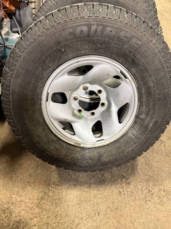 Sets 4 Tires and wheels. 265-70-16 1