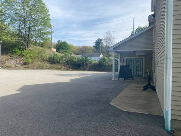 $500 / 250ft2 - Office Space for rent (Monson)64181048575873122