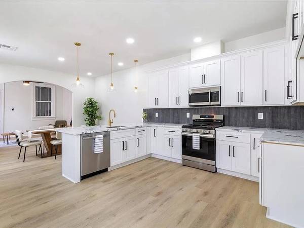$1,500 / 2br - 1000ft2 - NOLA 2x1, 1000sf Apt w/ New Roof & HVAC Nr Canal St, Parks & DT (Mid-City ""||"" 10 Mins to Canal St, I-10, Shops & Dining)63792245954817120