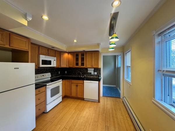 $2,700 / 2br - 60 Hamilton Street (Medford)63699488161283124