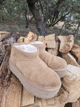 UGG Women's Classic Ultra Mini Platform Boots 1