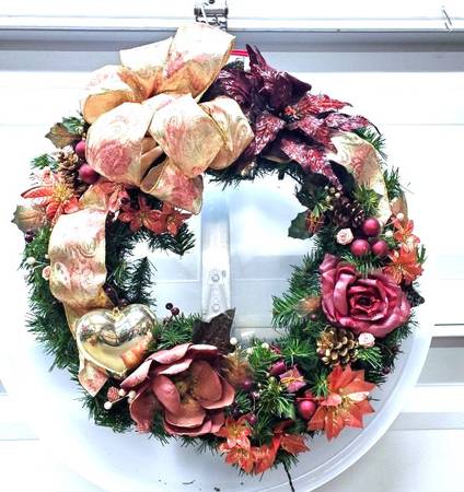 22" Lighted Valentine's Day Wreath 1