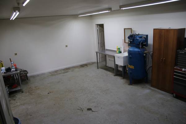 $1,750 / 1000ft2 - shop/office/parking (Warwick)64151600809987121