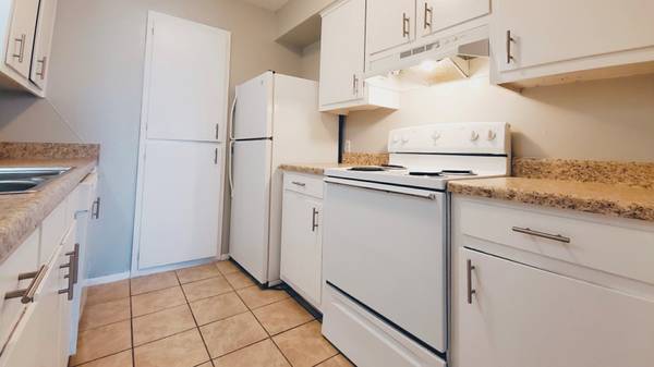 $1,250 / 1br - 891ft2 - 9 ft. deep swimming pool, Great management, 1 BD (3904 Englewood Cir , Odessa, TX)63622615831937121