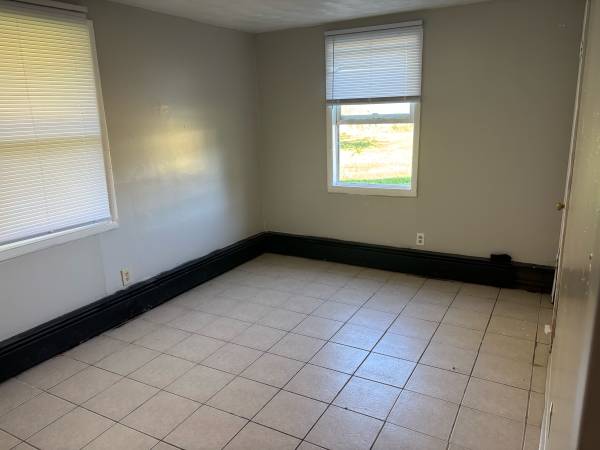 $1,200 / 2br - 800ft2 - Haslett schools two bedroom/one bath (East Lansing)63920839289219122