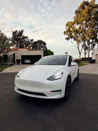 2023 TESLA Y LONG RANGE 1