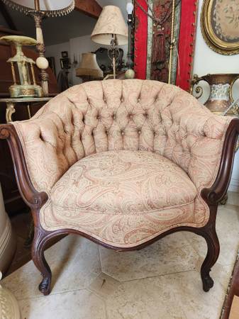 TUFTED ARMCHAIR 1