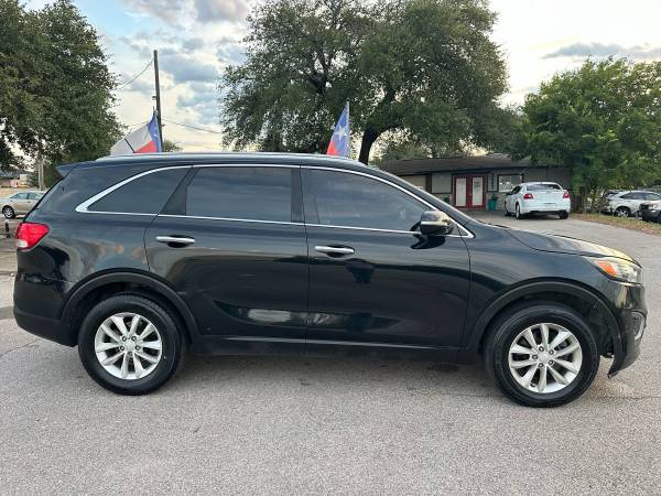 2017 Kia Sorento nice SUV!! New engine from Kia has only 40k miles Carfax - $6,500 (Austin)63439683053057124