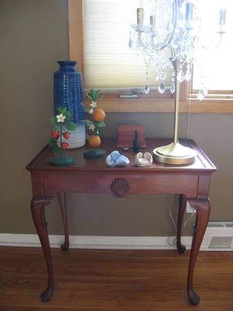 Hickory Chair Company Shell Carved Queen Anne Style Tea Table 1