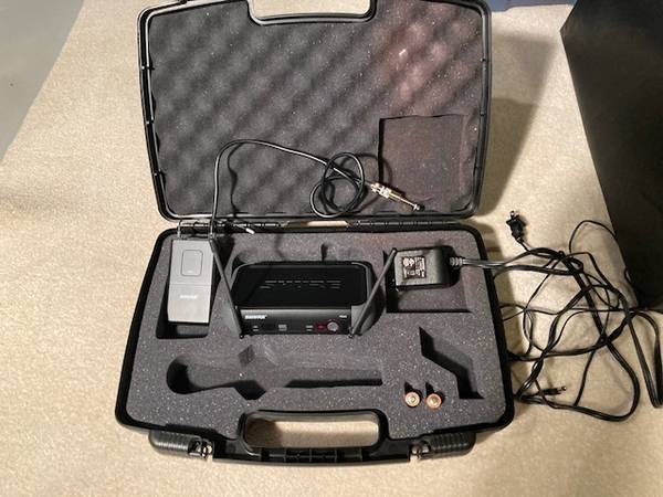 Shure PGX4 Wireless Guitar System REDUCED 1